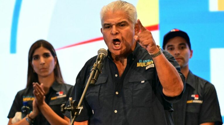 José Raúl Mulino, presidente electo de Panamá, da un discurso tras conocer los resultados de las elecciones, el 5 de mayo de 2024.