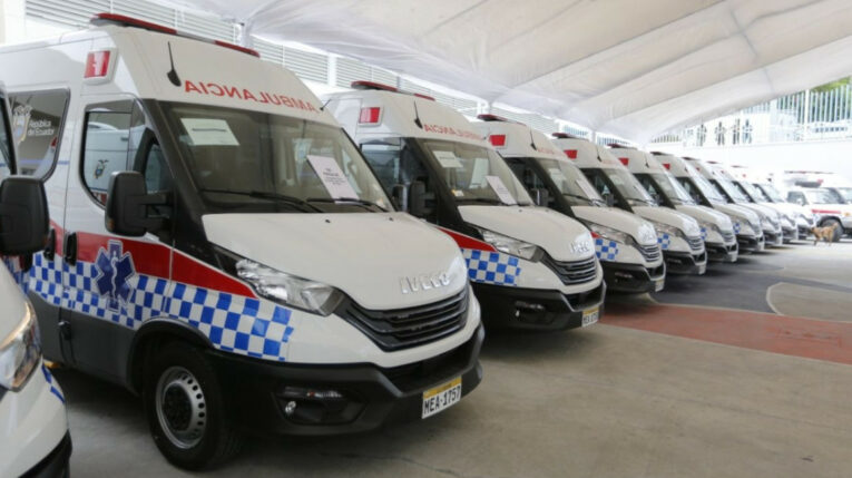 Al menos 49 ambulancias permanecen en los patios del Hospital Rodríguez Zambrano de Manta, en Manabí, porque se encuentran en diferentes 