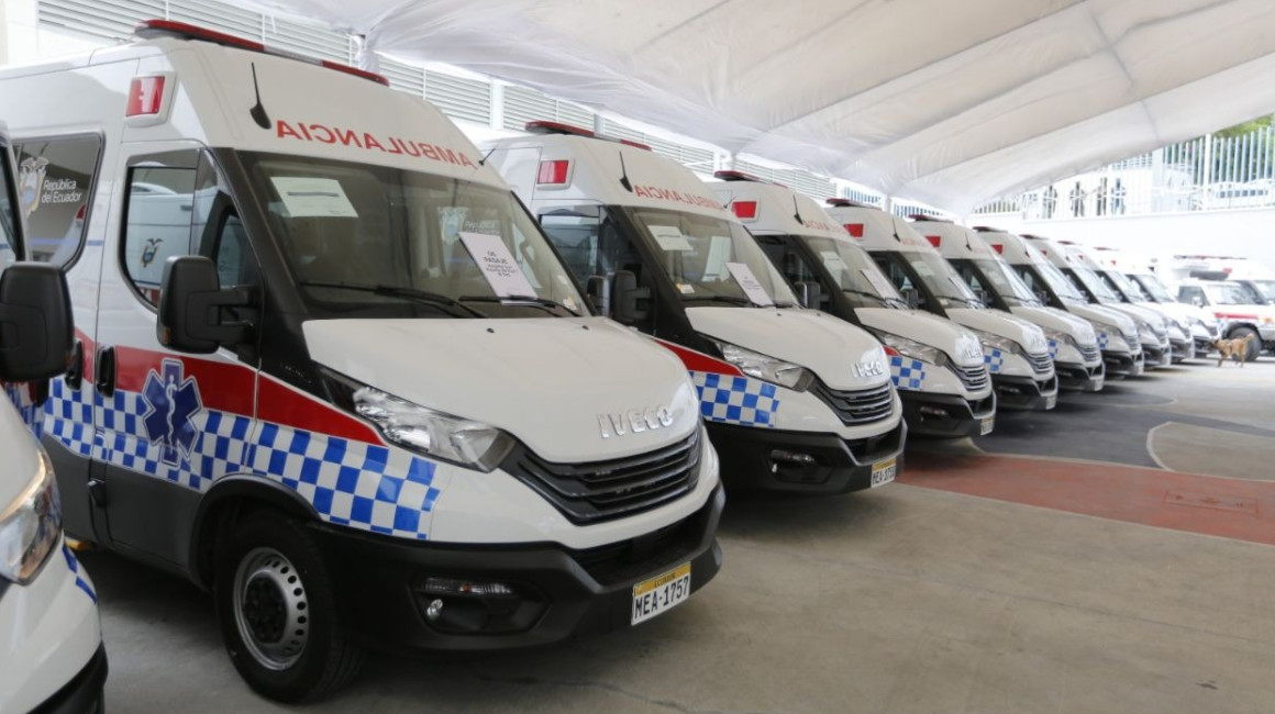 Al menos 49 ambulancias permanecen en los patios del Hospital Rodríguez Zambrano de Manta, en Manabí, porque se encuentran en diferentes "etapas de los trámites administrativos".