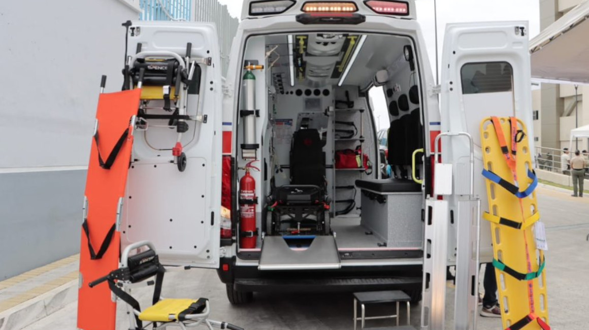Ambulancias equipadas que serán entregadas a hospitales públicos de Ecuador.