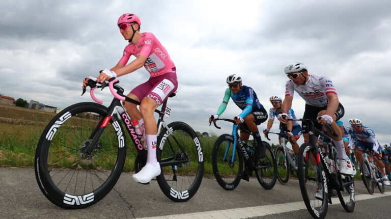 Tadej Pogacar recibió una amenaza de expulsión del Giro de Italia