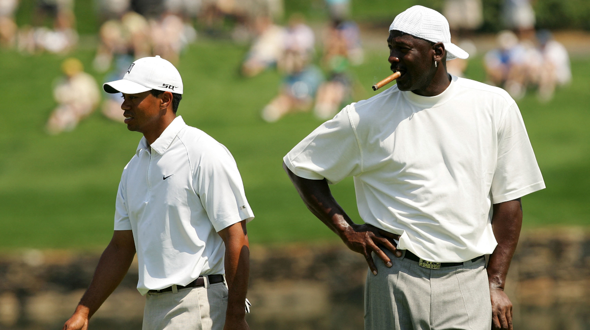 Tiger Woods y Michael Jordan, durante un partido de golf.