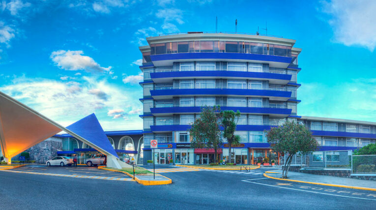 Vista del Hotel Quito, ubicado en la avenida 12 de Octubre.