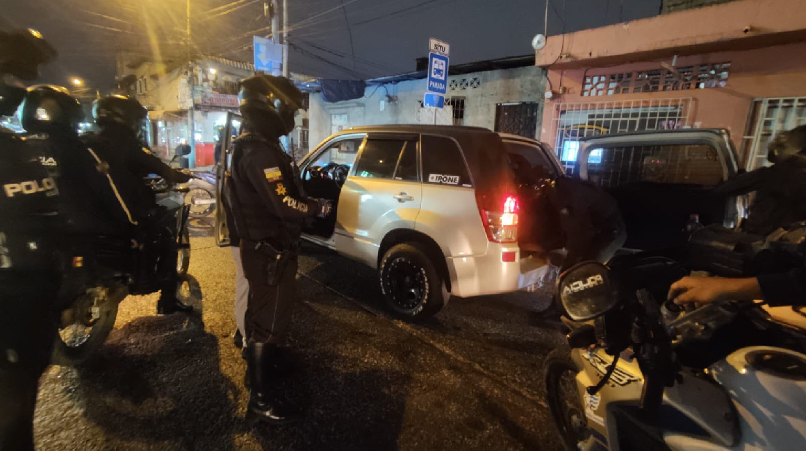 Un operativo policial en Guayaquil el 8 de abril de 2024.