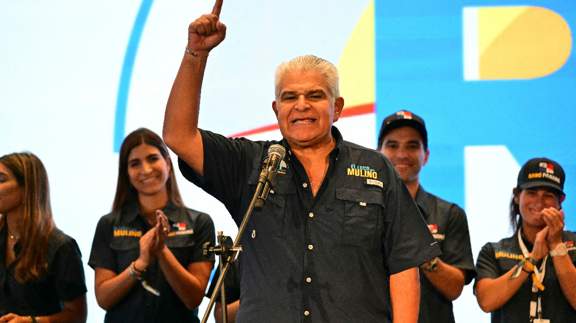 El mandatario electo de Panamá, José Raúl Mulino, habla con sus partidarios después de ganar las elecciones presidenciales de Panamá en la Ciudad de Panamá el 5 de mayo de 2024.