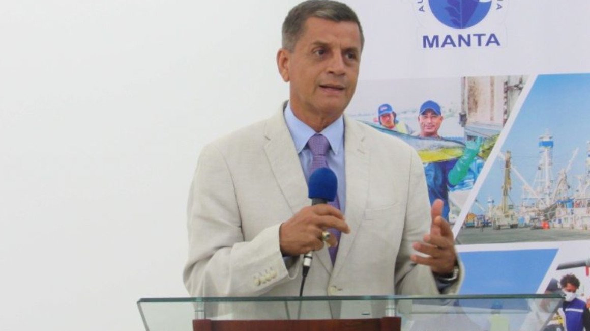 El contralmirante Ronald Lizandro Muñoz Cedeño es el nuevo gobernador de la provincia de Manabí en reemplazo de Gustavo Guillermo Aguilar García.