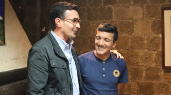 Andrés Guschmer junto a Richard Carapaz, durante una reunión el 4 de febrero de 2024.