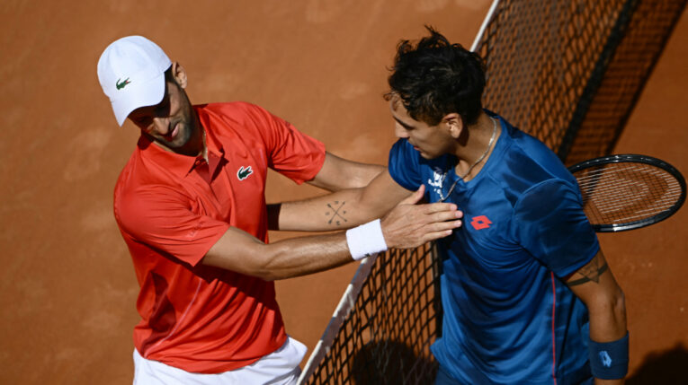 Alejandro Tabilo derrotó a Novak Djokovic en el Masters 1.000 de Roma, este 12 de mayo de 2024.