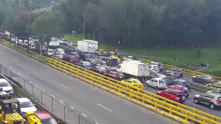 Quito: Alto tráfico en la Autopista General Rumiñahui, tras accidentes de tránsito