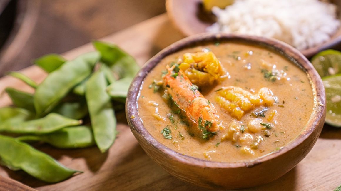 El viche es una sopa a base de pescado, maní, y otros ingredientes locales. Es parte de la gastronomía típica de Ecuador.