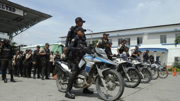 Guayaquil: Capturan a los extorsionadores que amenazaron a rectora de colegio en Balerio Estacio