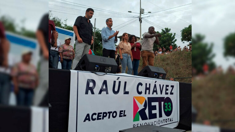 El alcalde de Guayaquil, Aquiles Alvarez, junto al concejal Raúl Chávez, en un evento comunitario el pasado 10 de mayo de 2024.