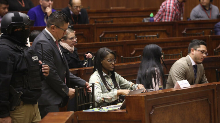 La fiscal General, Diana Salazar, en su comparecencia en la Asamblea el 13 de mayo de 2024.