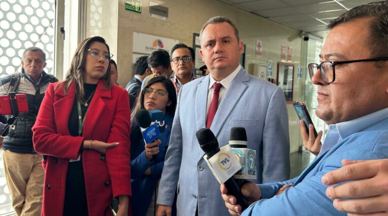 El asambleísta del PSC, Carlos Vera, esperaba este 15 de mayo una respuesta de Fiscalización a su pedido de información sobre el correo de Juan Zapata. 
