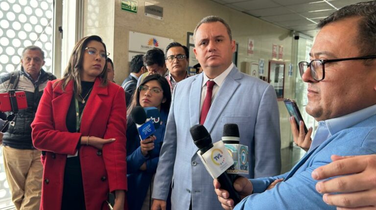 Polémica y dudas en la Asamblea por la notificación del juicio político al exministro Juan Zapata