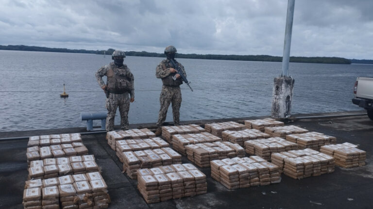Esmeraldas: Decomisan droga en altamar valorada en USD 10 millones
