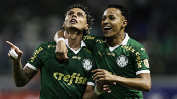 Jugadores de Palmeiras festejan un gol ante Independiente del Valle, el 15 de mayo de 2024.