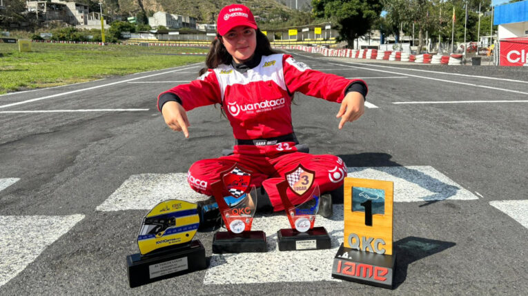 La deportista Sara Ortiz, piloto de karting ecuatoriana.
