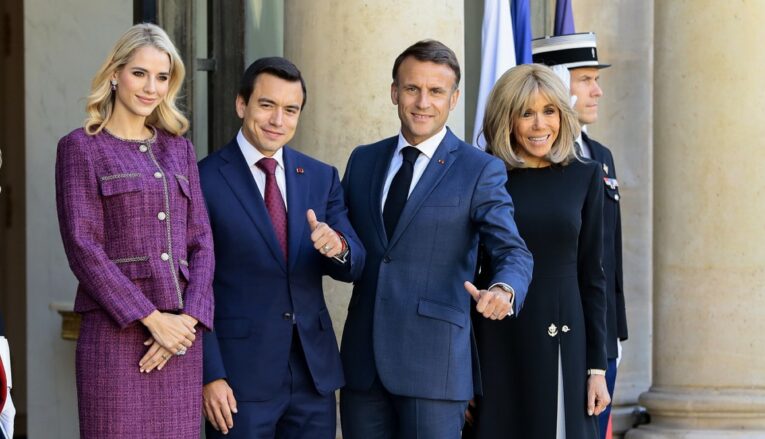 La pareja presidencial ecuatoriana Daniel Noboa y Lavinia Valbonesi; junto al presidente de Francia, Emmanuel Macron, y su esposa Brigitte, el 16 de mayo de 2024.