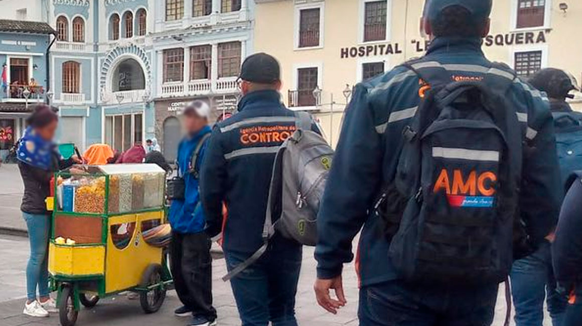 Quito: Comerciante informal agredió a funcionario de la AMC durante control