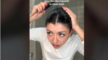 Una influencer de TikTok mostrando cómo hacer el llamado peinado 'clean look', enero de 2024.