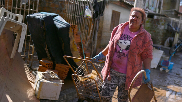 Más de 80.000 personas rescatadas de sus casas tras inundaciones en Brasil