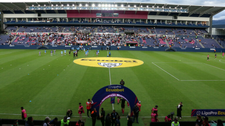 El estadio Banco Guayaquil en el partido entre Independiente del Valle y Liga de Quito, 18 de mayo de 2024.