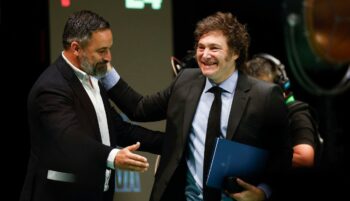 El líder de Vox, Santiago Abascal, junto a Javier Milei, presidente de Argentina, el 19 de mayo de 2024.