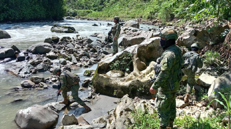 Carchi: Ejército ecuatoriano anunció la muerte de un soldado y la desaparición de otro