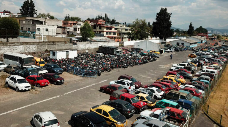 Estos son los horarios extendidos para liberar carros retenidos en Quito