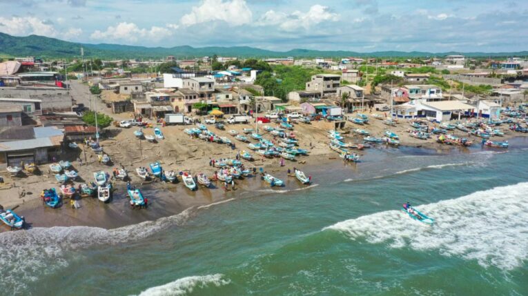 Una vista de la comuna Puerto Engabao, en Playas (Guayas), donde comuneros enfrentan una larga disputa de tierras con la empresa Vimare, de la familia del presidente de la República, Daniel Noboa. 
