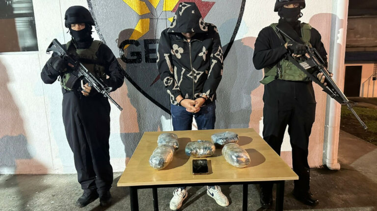 Militar en servicio activo detenido por portar cinco paquetes de droga en bus interprovincial