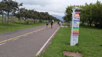 Un solmáforo ubicado en el parque Bicentenario de Quito indica el nivel de radiación en mayo de 2024.