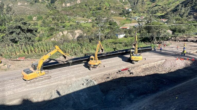 Trabajos en la vía Cuenca-Girón-Pasaje, en Azuay, el 23 de mayo de 2024.