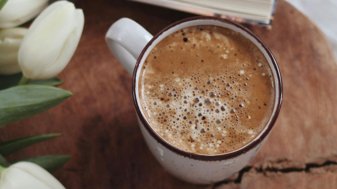 Elaborar la taza perfecta de chocolate caliente tiene sus secretos. 