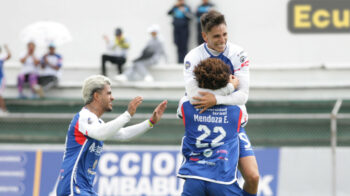 Los jugadores del Imbabura festejan un gol ante Libertad, el sábado 11 de mayo de 2024, por la Fecha 12 de la LigaPro.