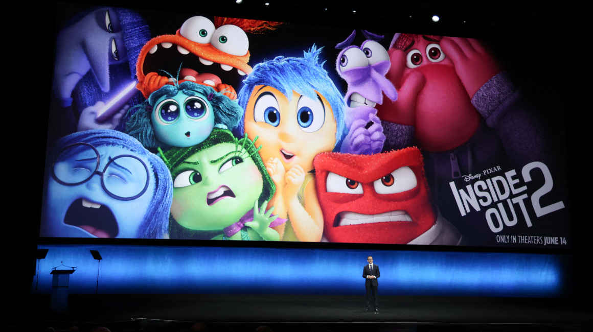 Tony Chambers, vicepresidente senior de distribución de estudios de The Walt Disney Company EMEA, habla en el escenario sobre la película 'Inside Out 2', el 11 de abril de 2024.