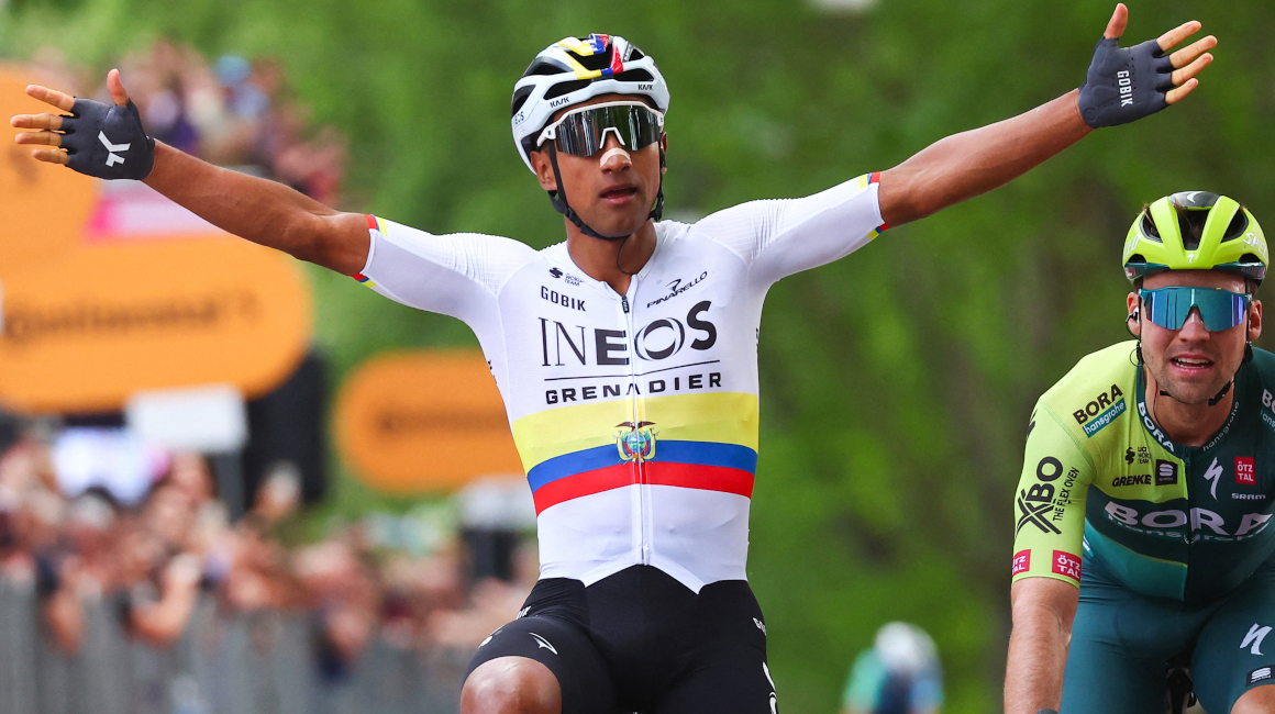 Jhonatan Narváez festeja su victoria en la Etapa 1 del Giro de Italia, el 4 de mayo de 2024.