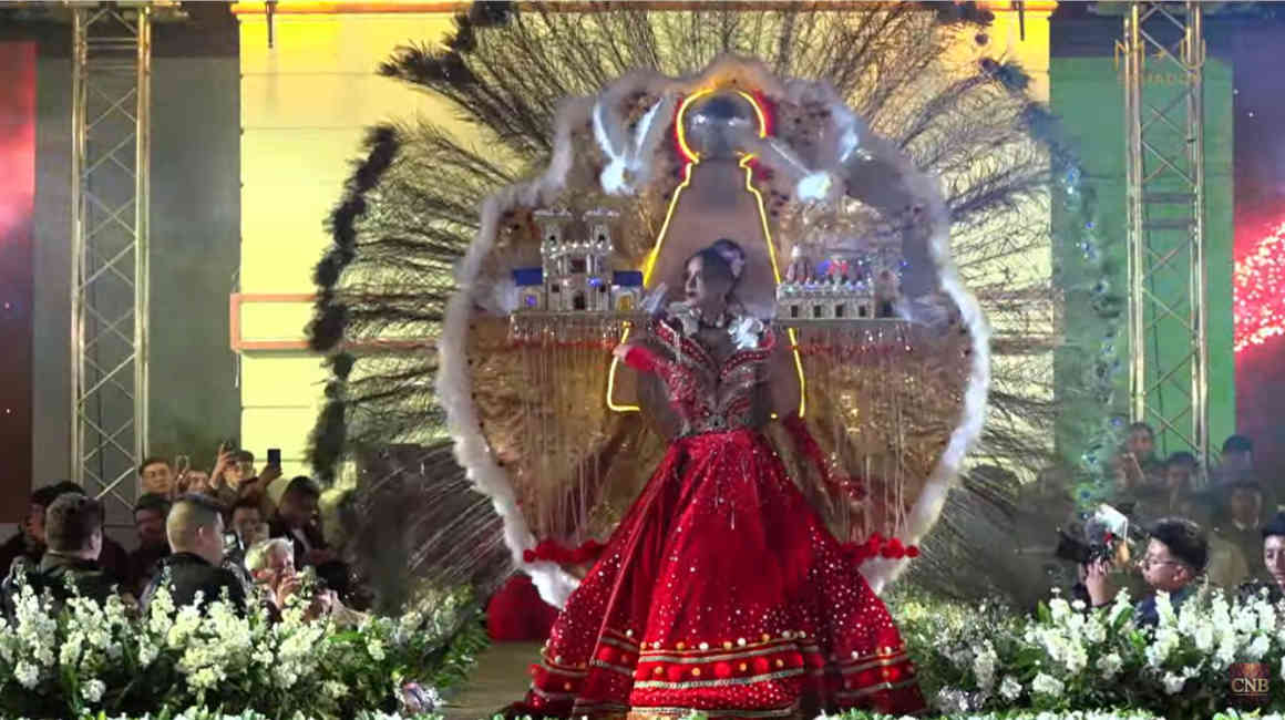 Katherine Espín en la elección del traje típico de Miss Universo Ecuador, el 25 de mayo de 2024.