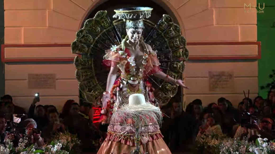 María Lorena Argüello en la elección del traje típico de Miss Universo Ecuador, el 25 de mayo de 2024.