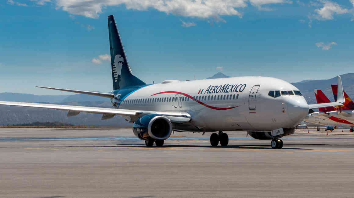 Un avión de Aeroméxico en el Aeropuerto Internacional Mariscal Sucre de Quito, en 2020.