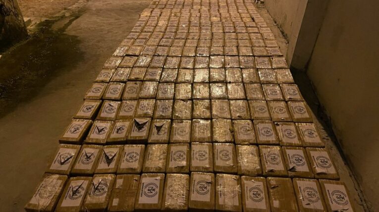Los bloques de droga decomisados en Manabí, el 27 de mayo de 2024.