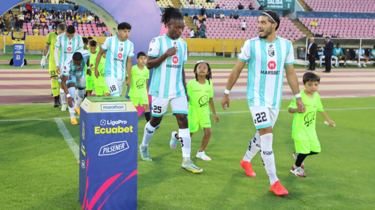 Jugadores de Cumbayá, durante un partido de LigaPro, el 19 de mayo de 2024.