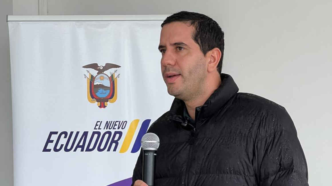 El ministro de Energía, Roberto Luque, durante una rueda de prensa en la hidroeléctrica Coca Codo Sinclair, 30 de mayo de 2024.