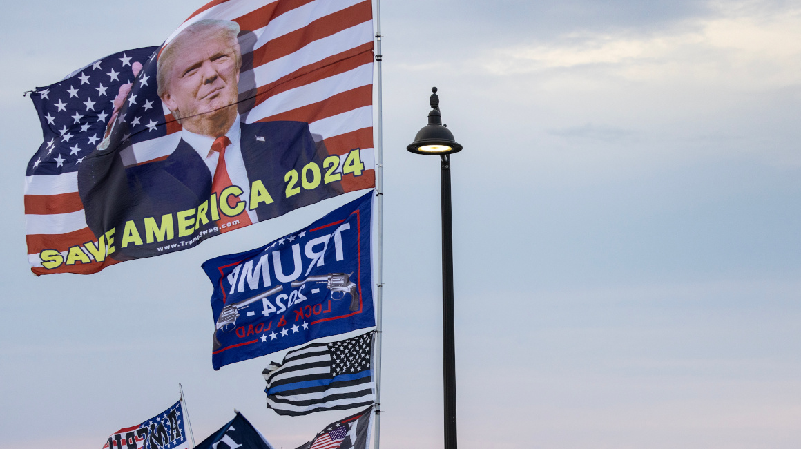 Banderas que apoyan a Donald Trump, 31 de mayo de 2024.