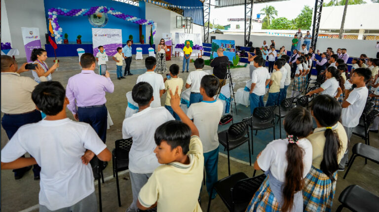 Gobierno defiende nuevo contrato para desayuno escolar en Ecuador