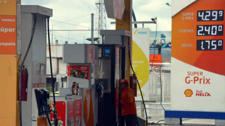 Imagen referencial de una gasolinera en Cuenca, 28 de agosto de 2023.