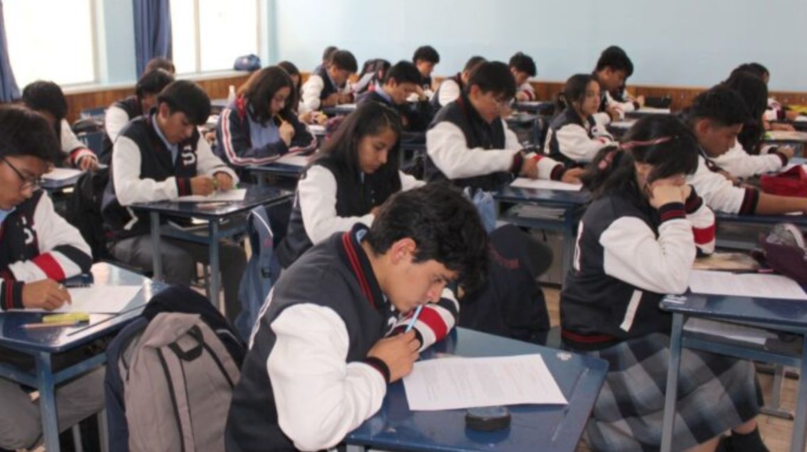Estudiantes en una escuela municipal de Quito.