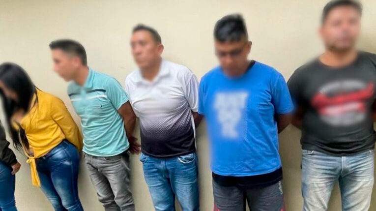 Cinco presuntos sacapintas fueron detenidos en Quito.