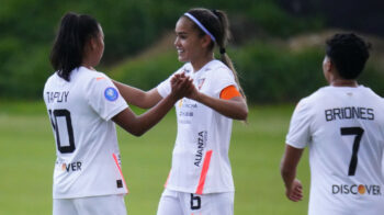 Las jugadoras de Guerreras Albas festejan un gol ante Quito FC, el 15 de mayo 2024, por la Superliga femenina.